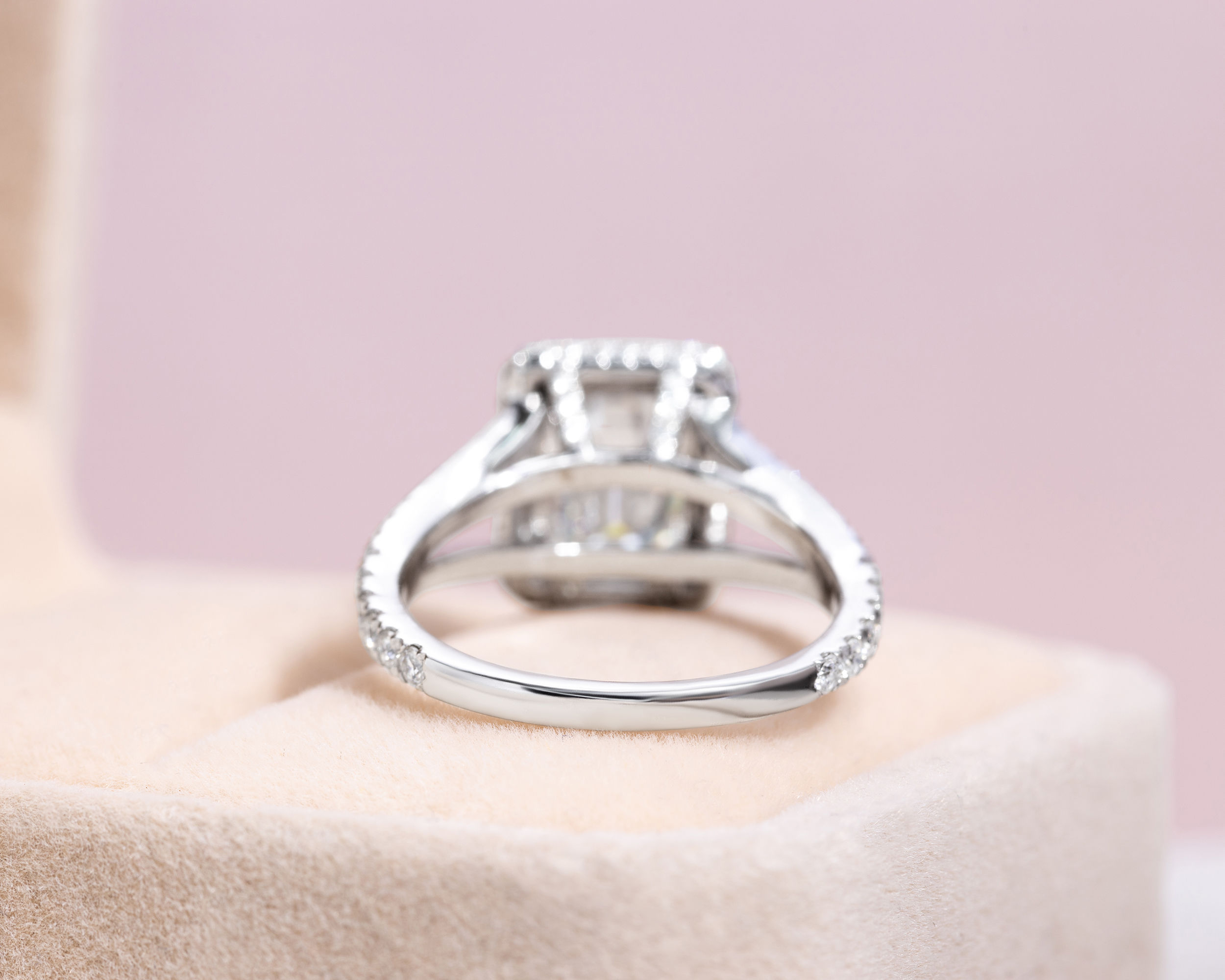 44394-ring-engagement-rings-white-gold-moissanite-dvvs2-round-moissanite-dvvs2-emerald-.jpg