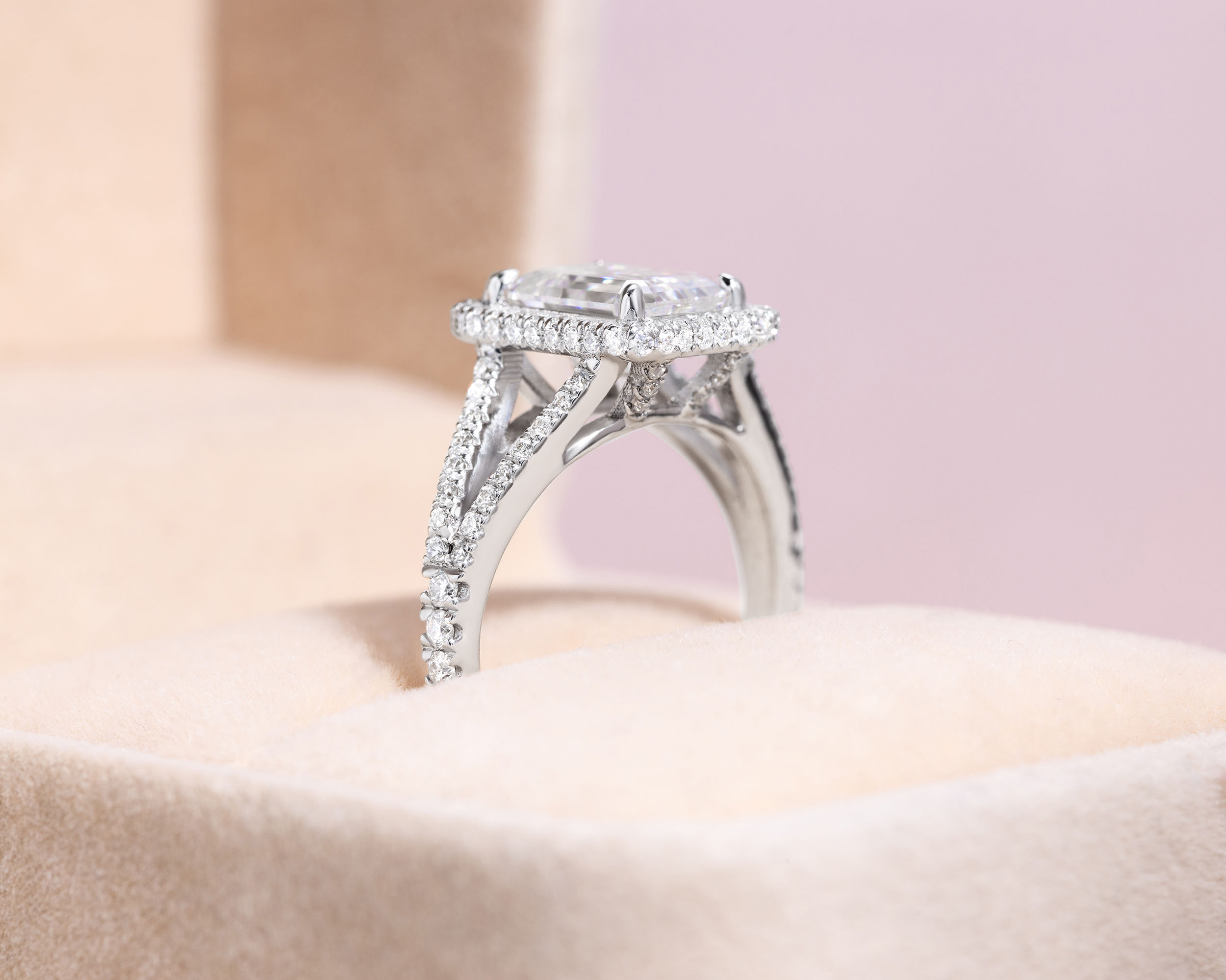 44394-ring-engagement-rings-white-gold-moissanite-dvvs2-round-moissanite-dvvs2-emerald-44394-11.jpg
