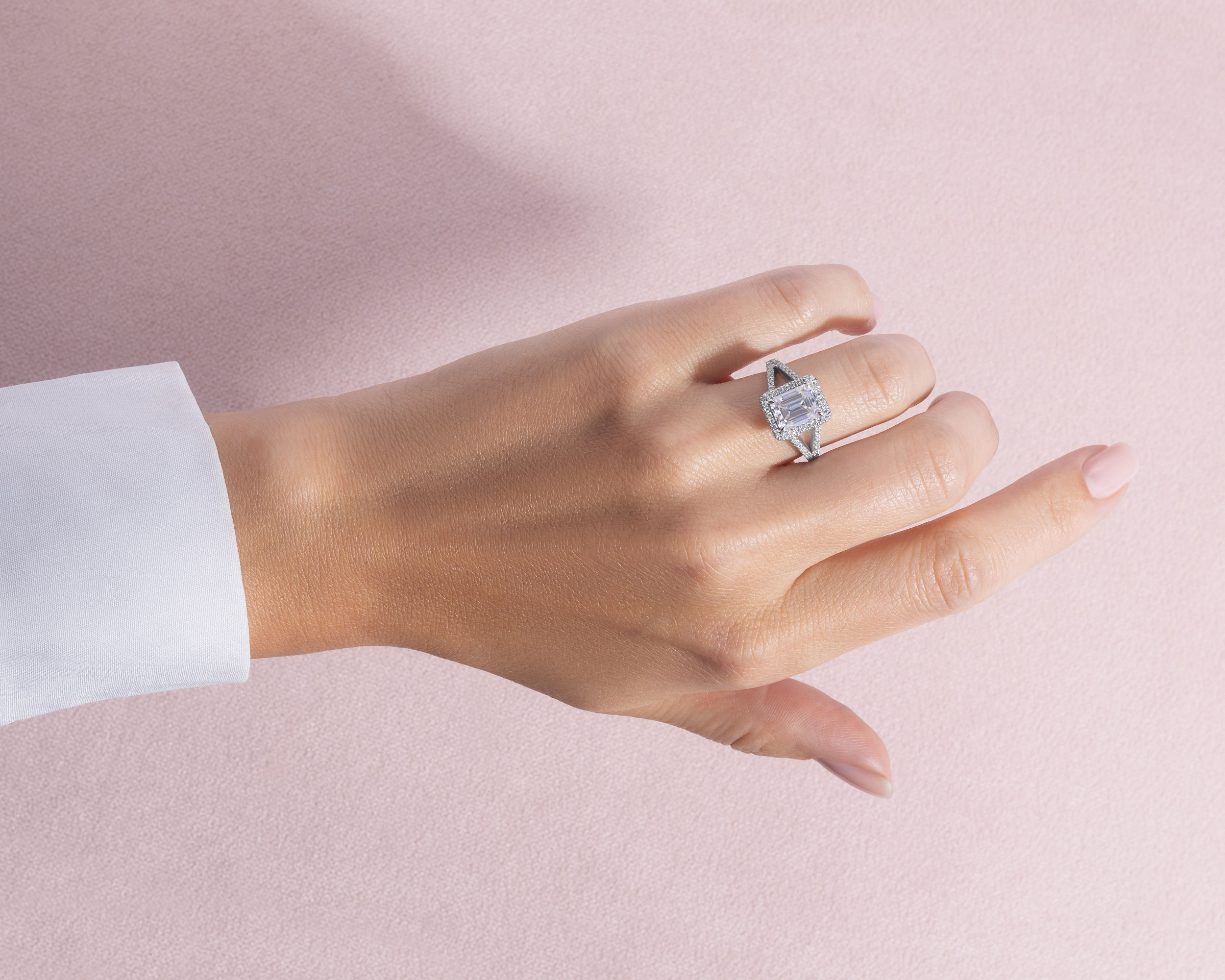 44394-ring-engagement-rings-white-gold-moissanite-dvvs2-round-moissanite-dvvs2-emerald-44394-12.jpg