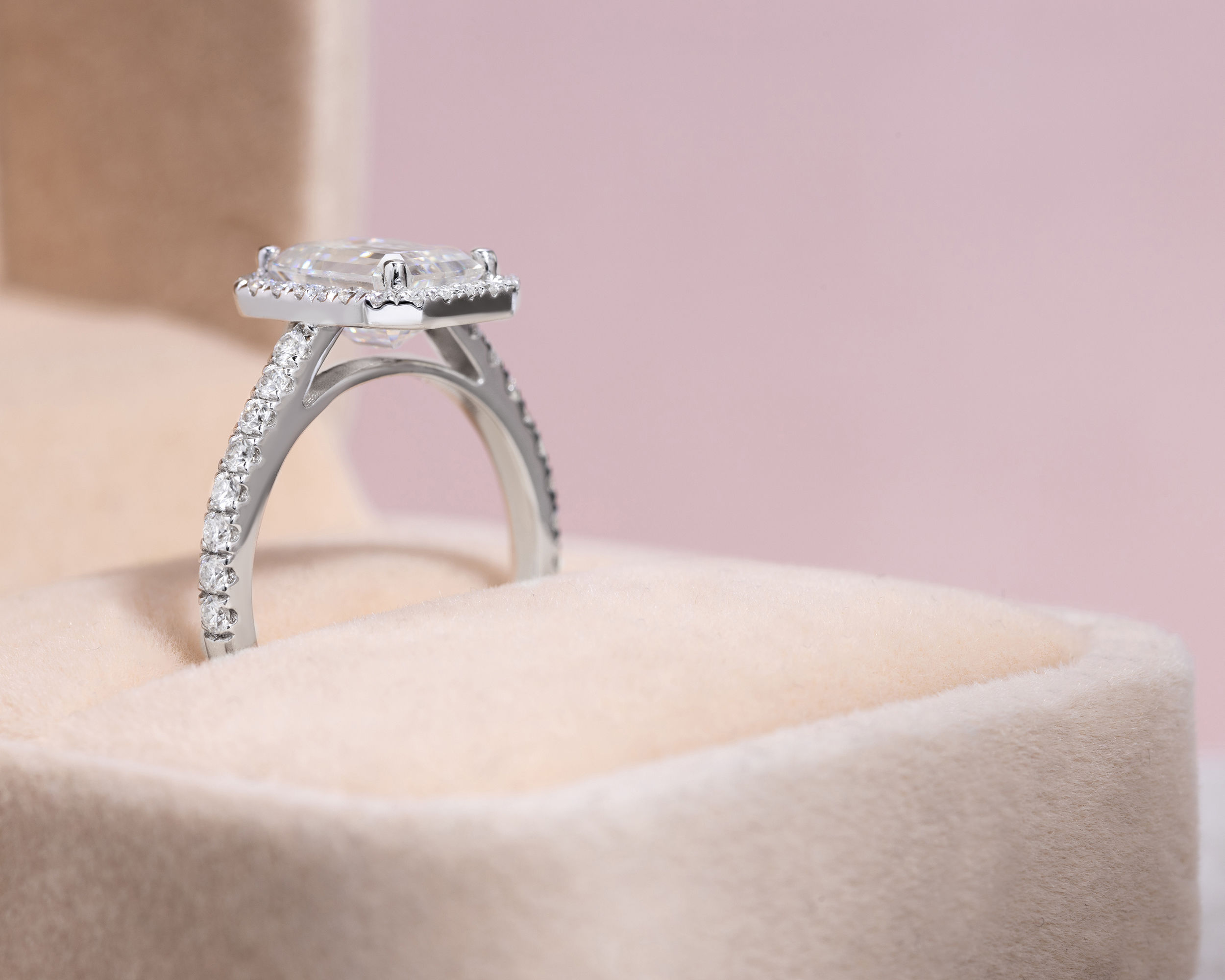 44396-ring-engagement-rings-white-gold-moissanite-dvvs2-emerald-44396-4.jpg