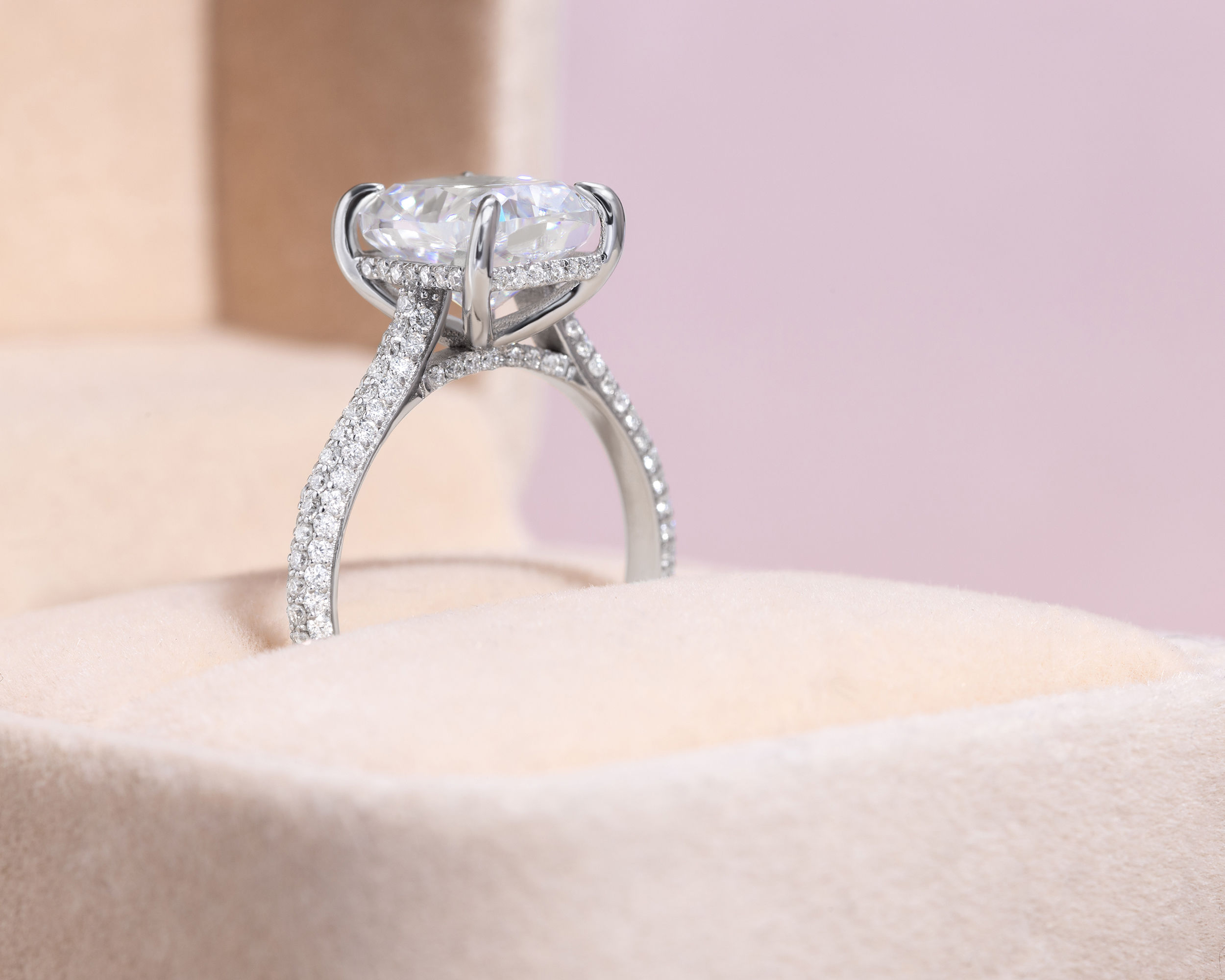 44730-ring-engagement-rings-white-gold-moissanite-dvvs2-round-moissanite-dvvs2-radiant-44730-11.jpg