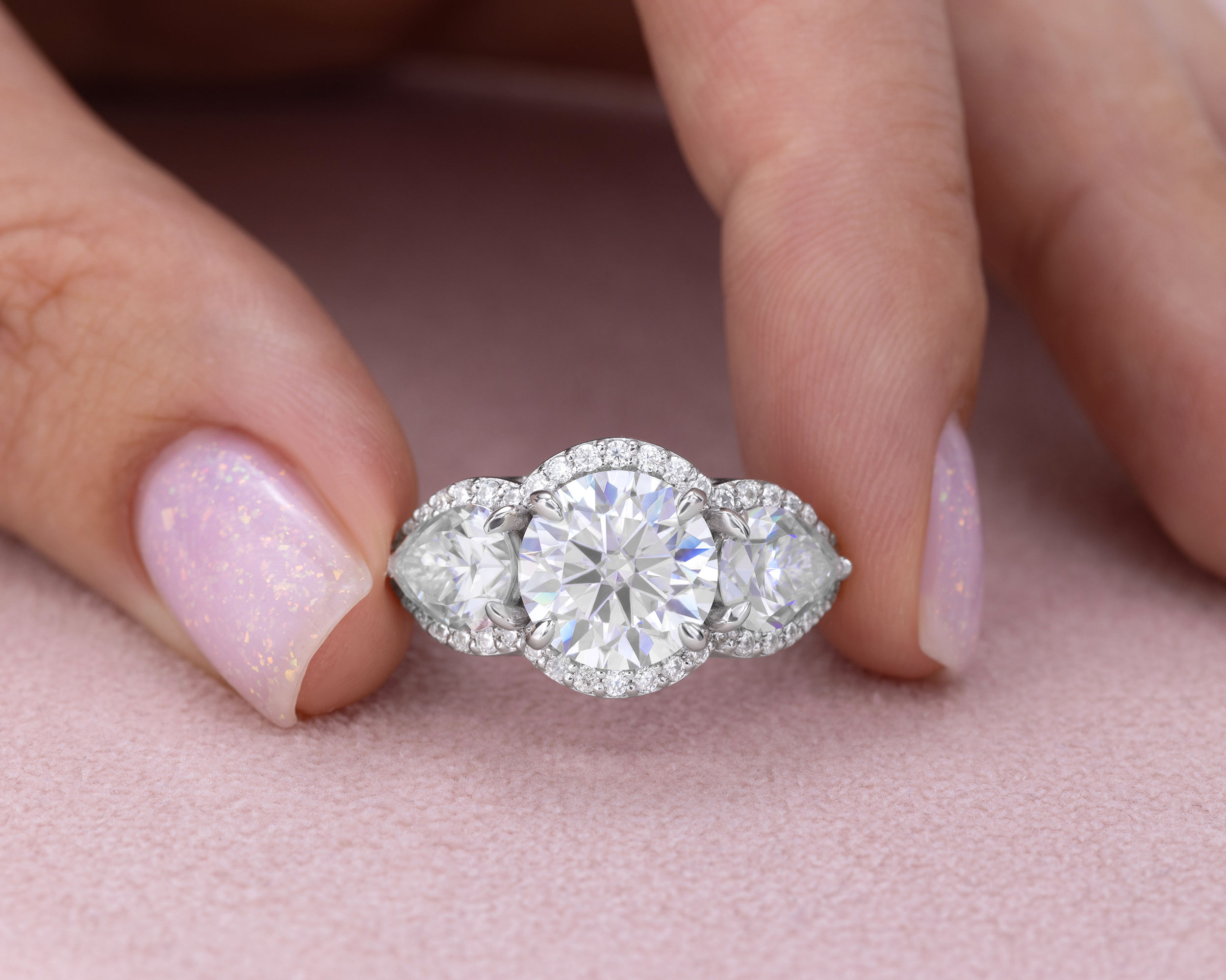 44760-ring-fine-rings-white-gold-moissanite-dvvs2-round-moissanite-dvvs2-pear-44760-15.jpg