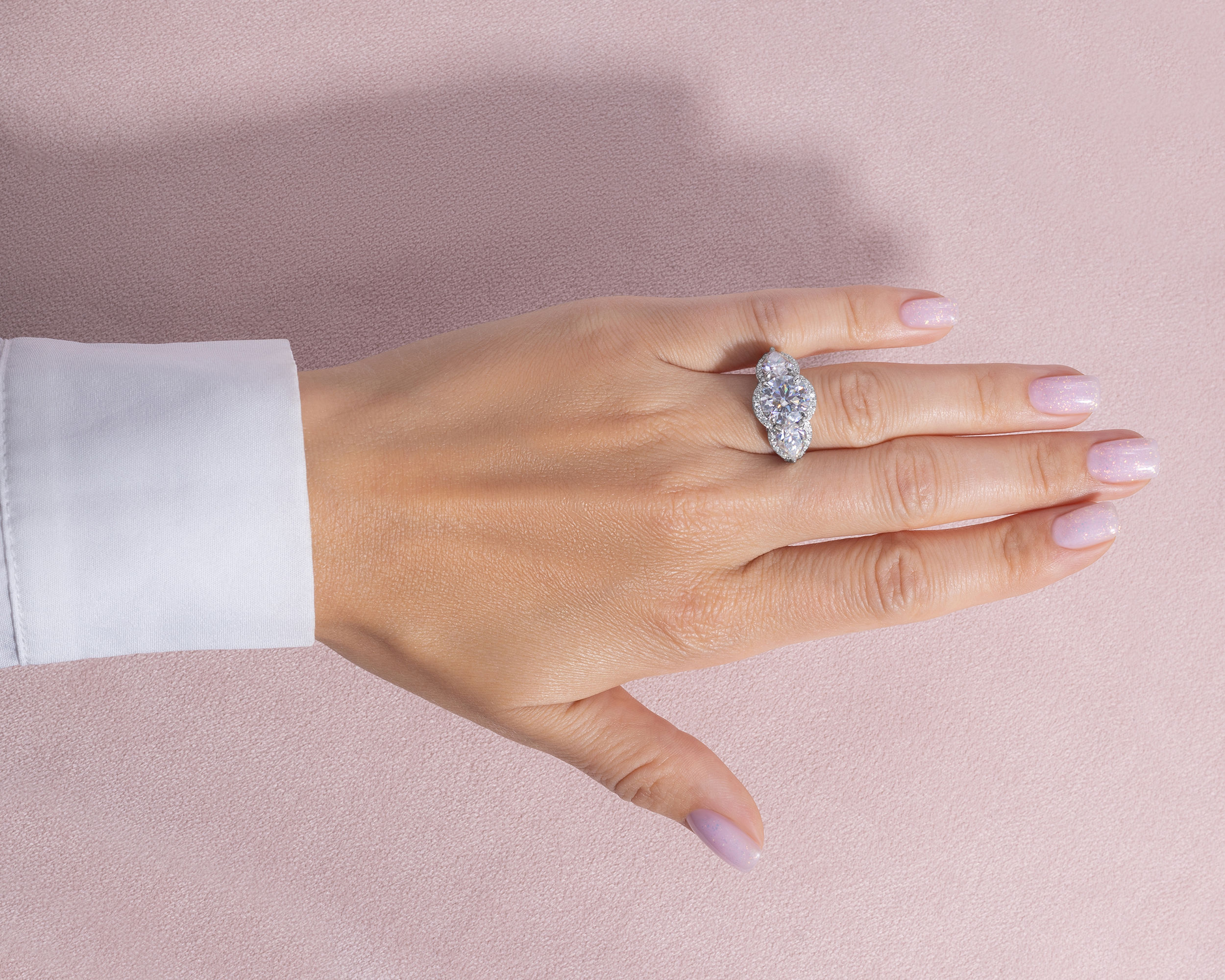 44760-ring-fine-rings-white-gold-moissanite-dvvs2-round-moissanite-dvvs2-pear-44760-16.jpg