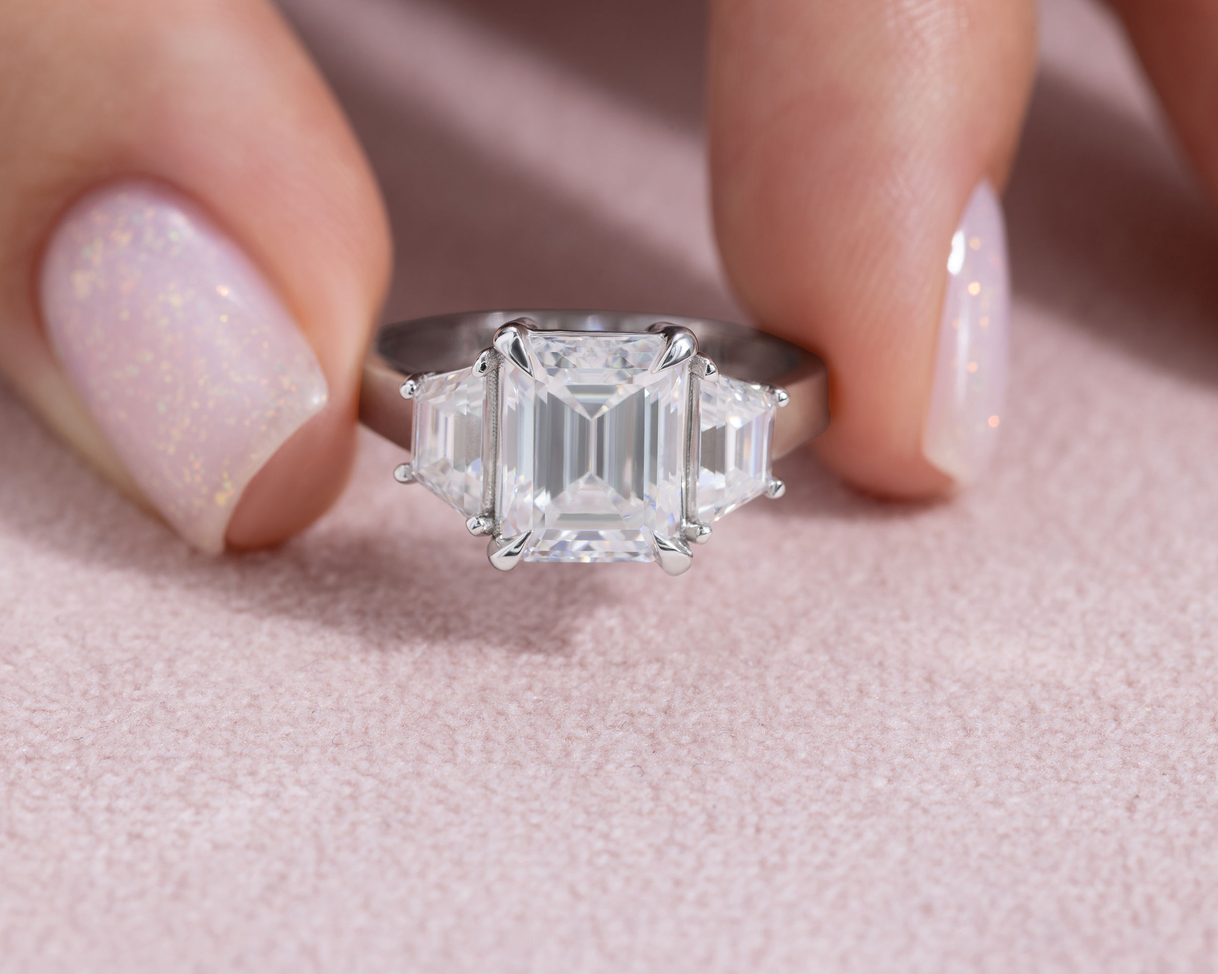 44768-ring-engagement-rings-white-gold-moissanite-dvvs2-baguette-moissanite-dvvs2-emerald-44768-15.jpg