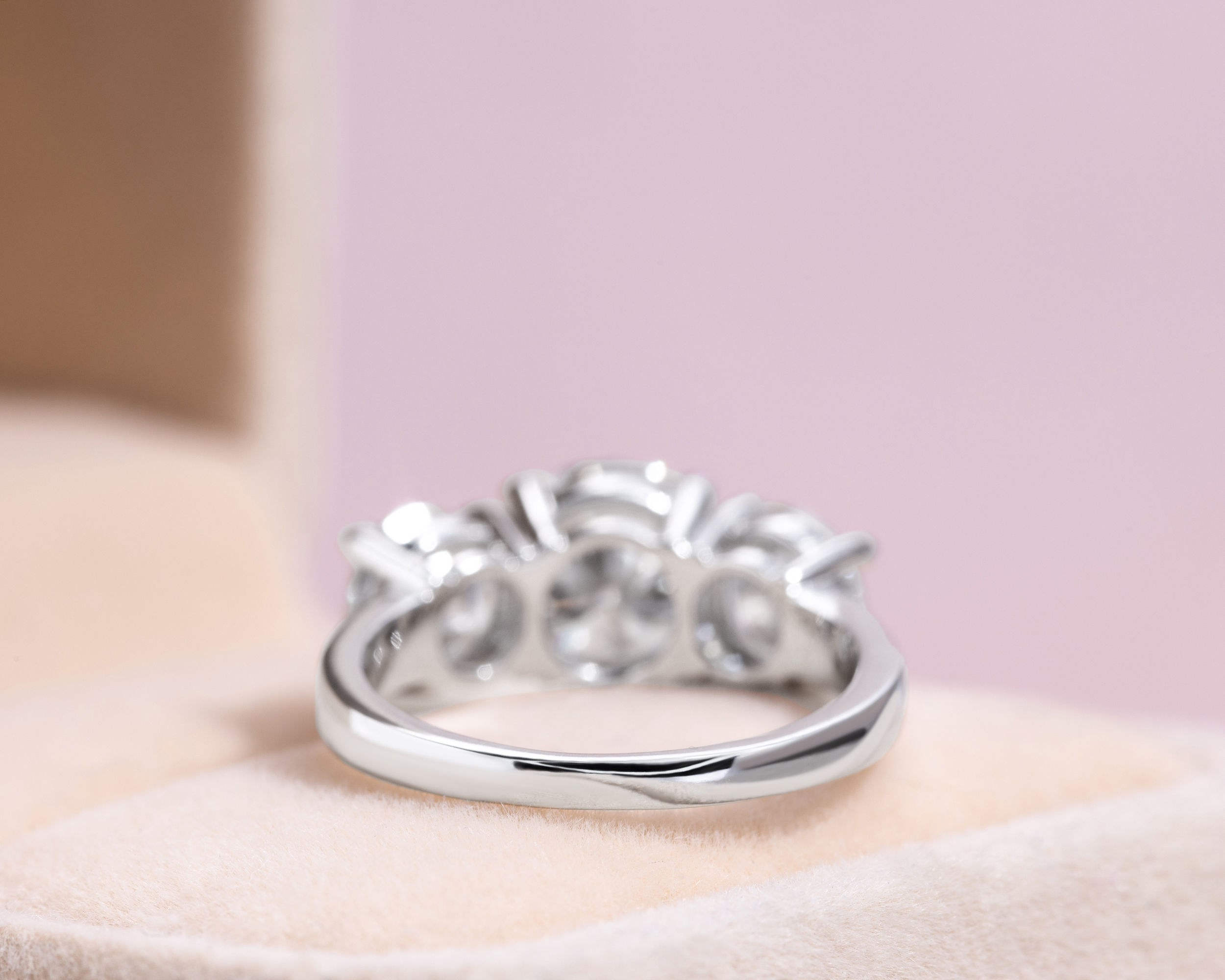 44791-ring-engagement-rings-white-gold-moissanite-dvvs2-round-moissanite-dvvs2-round-brilliant-44791-4.jpg