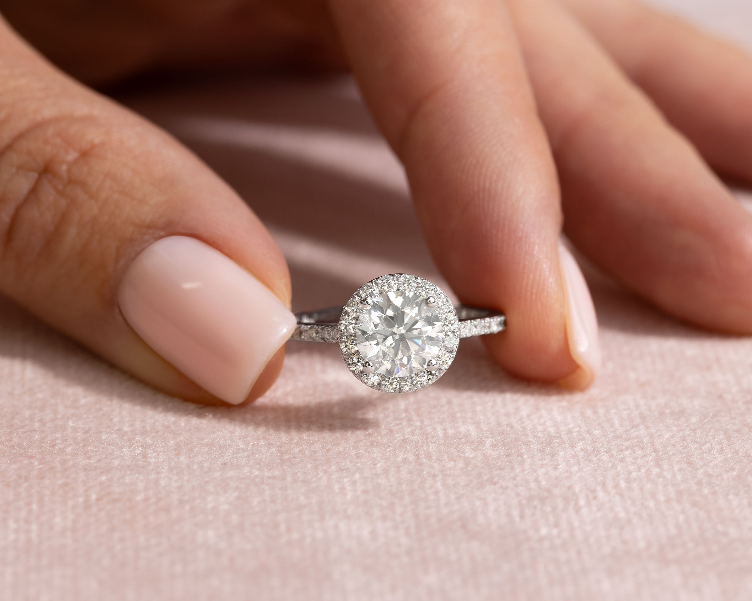 45526-ring-engagement-and-wedding-white-gold-nat-diamond-f-gvs-si-round-brilliant-45526.jpg