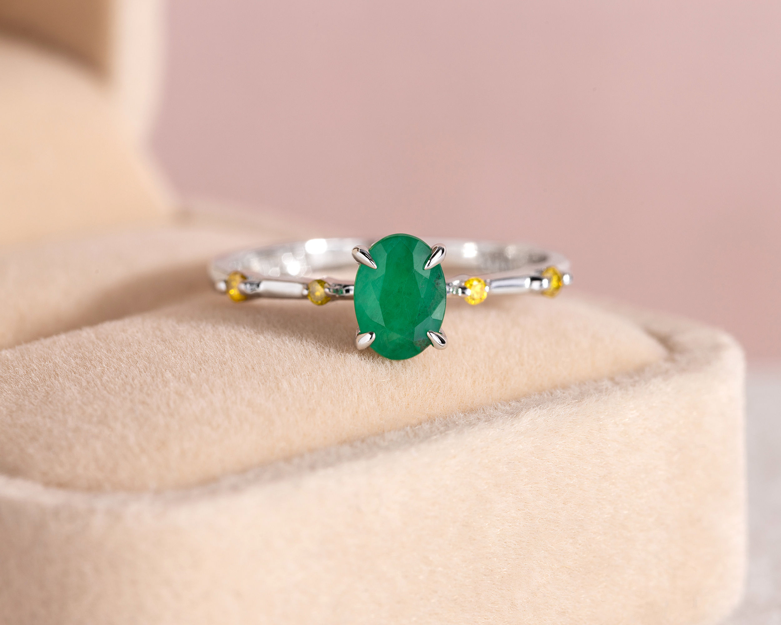 45542-ring-fine-rings-white-gold-green-emerald-oval-transparent-nat-beryl-nat-diamond-fancy-vivid-yellow-si2-i1-round-brilliant-.jpg