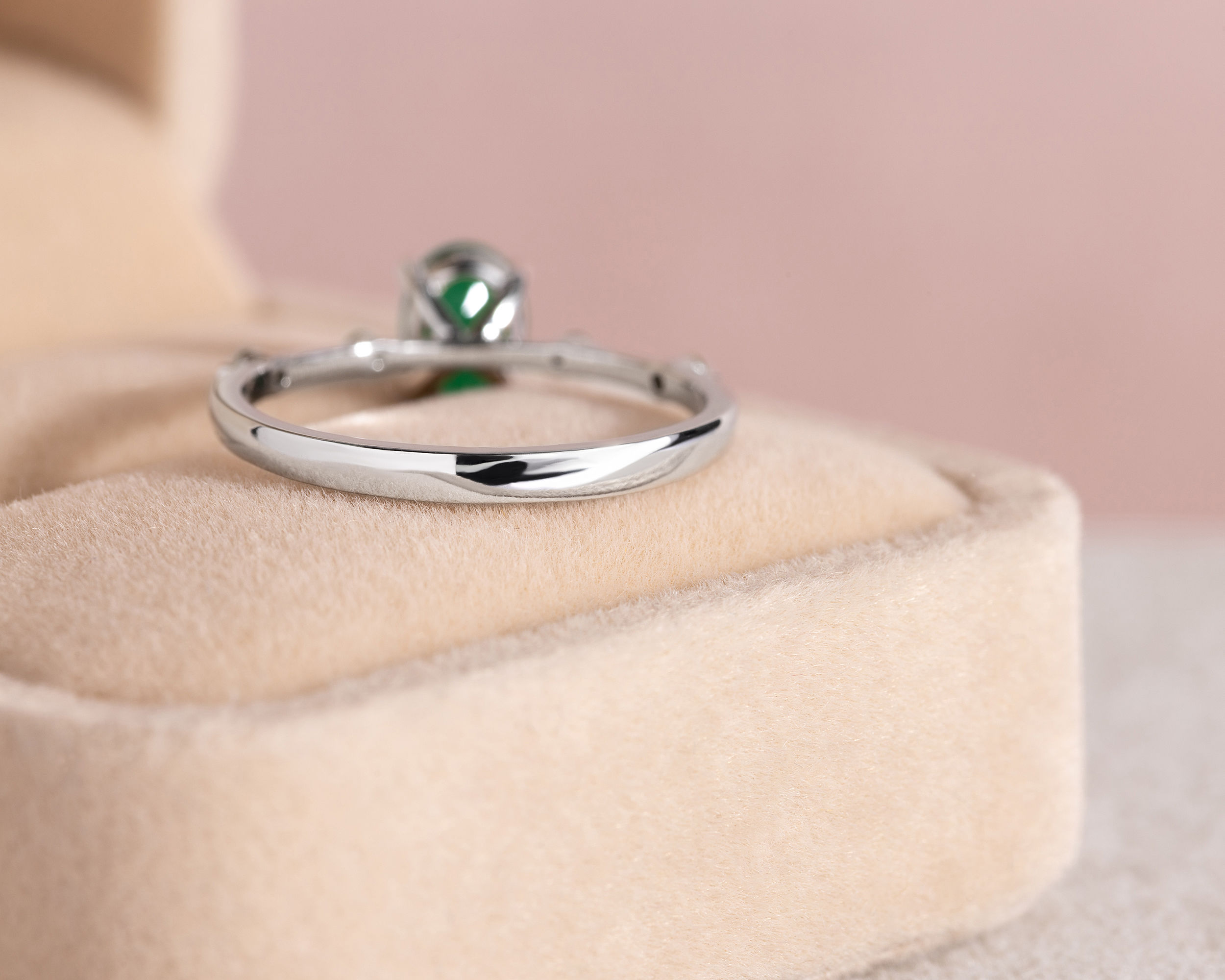 45542-ring-fine-rings-white-gold-green-emerald-oval-transparent-nat-beryl-nat-diamond-fancy-vivid-yellow-si2-i1-round-brilliant-45542-2.jpg