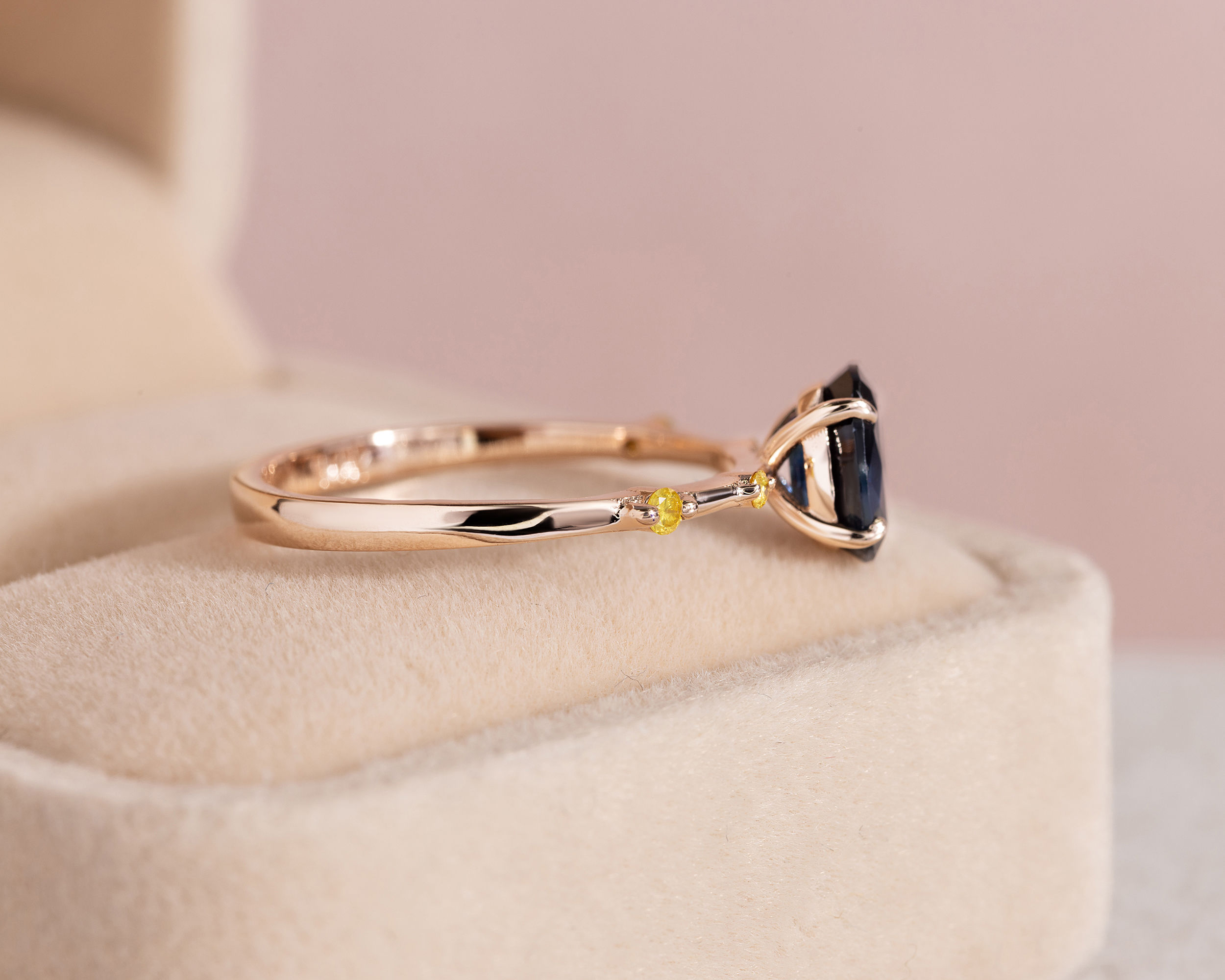 45543-ring-fine-rings-rose-gold-nat-diamond-fancy-vivid-yellow-si2-i1-round-brilliant-nat-blue-sapphire-oval-nat-corundum-45543-2.jpg
