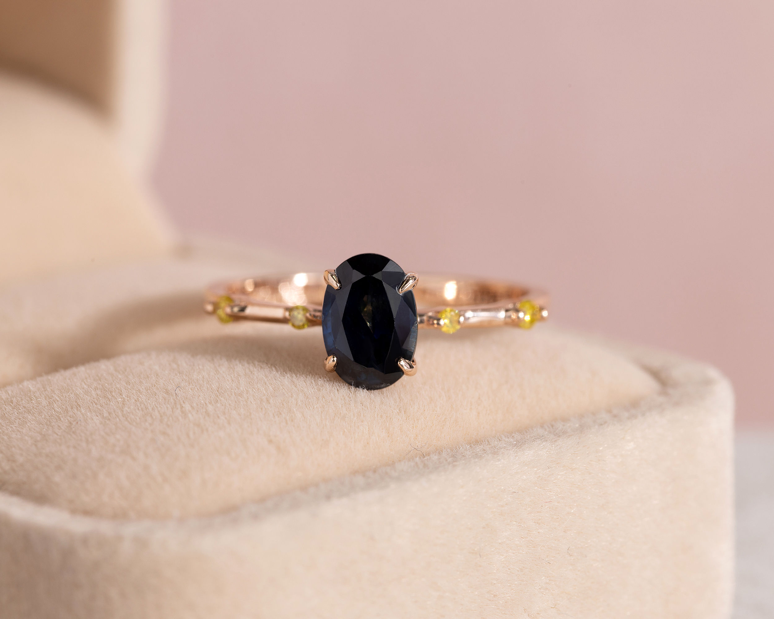 45543-ring-fine-rings-rose-gold-nat-diamond-fancy-vivid-yellow-si2-i1-round-brilliant-nat-blue-sapphire-oval-nat-corundum-45543.jpg