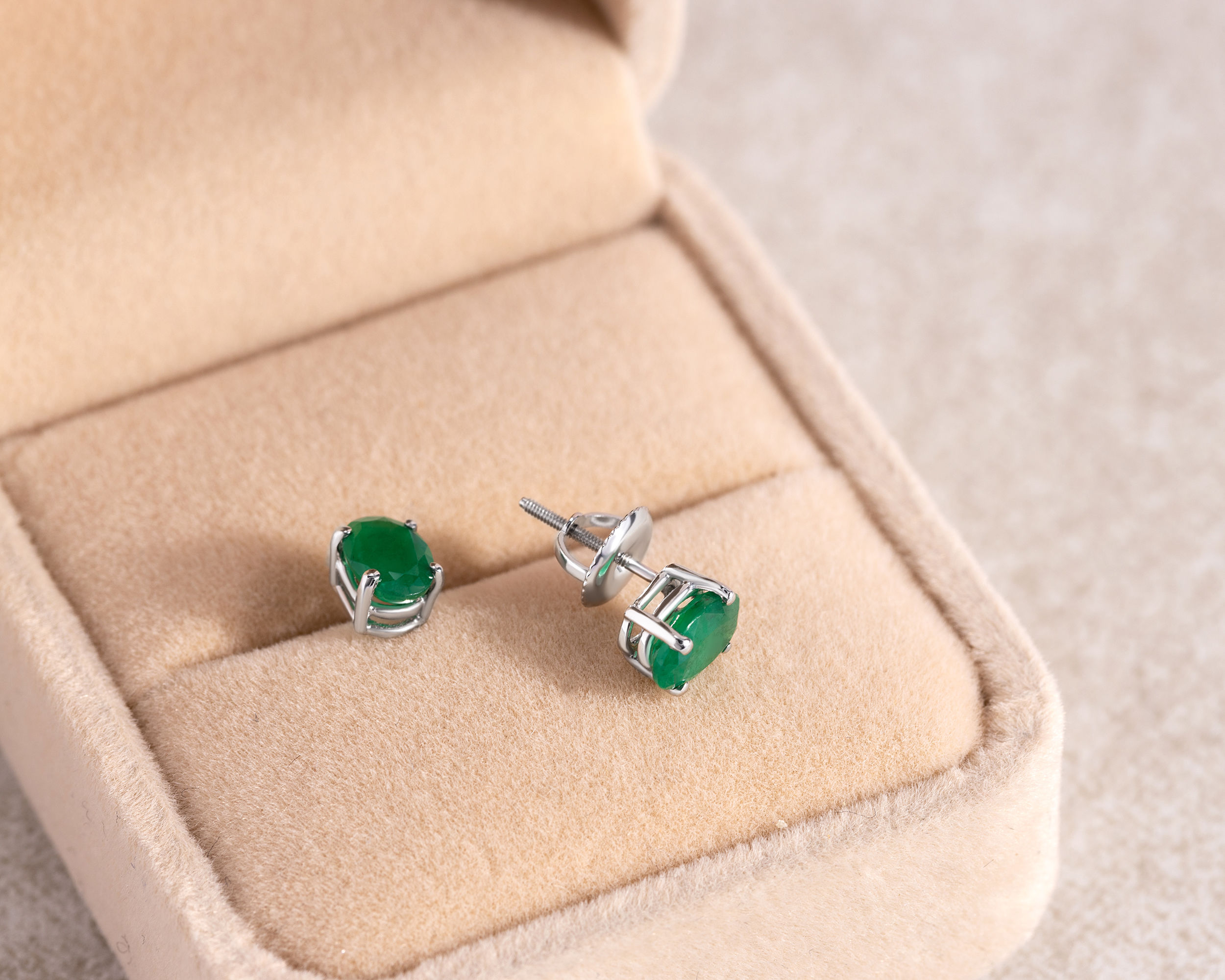 45551-earrings-fine-earrings-white-gold-green-emerald-oval-transparent-nat-beryl-45551-2.jpg