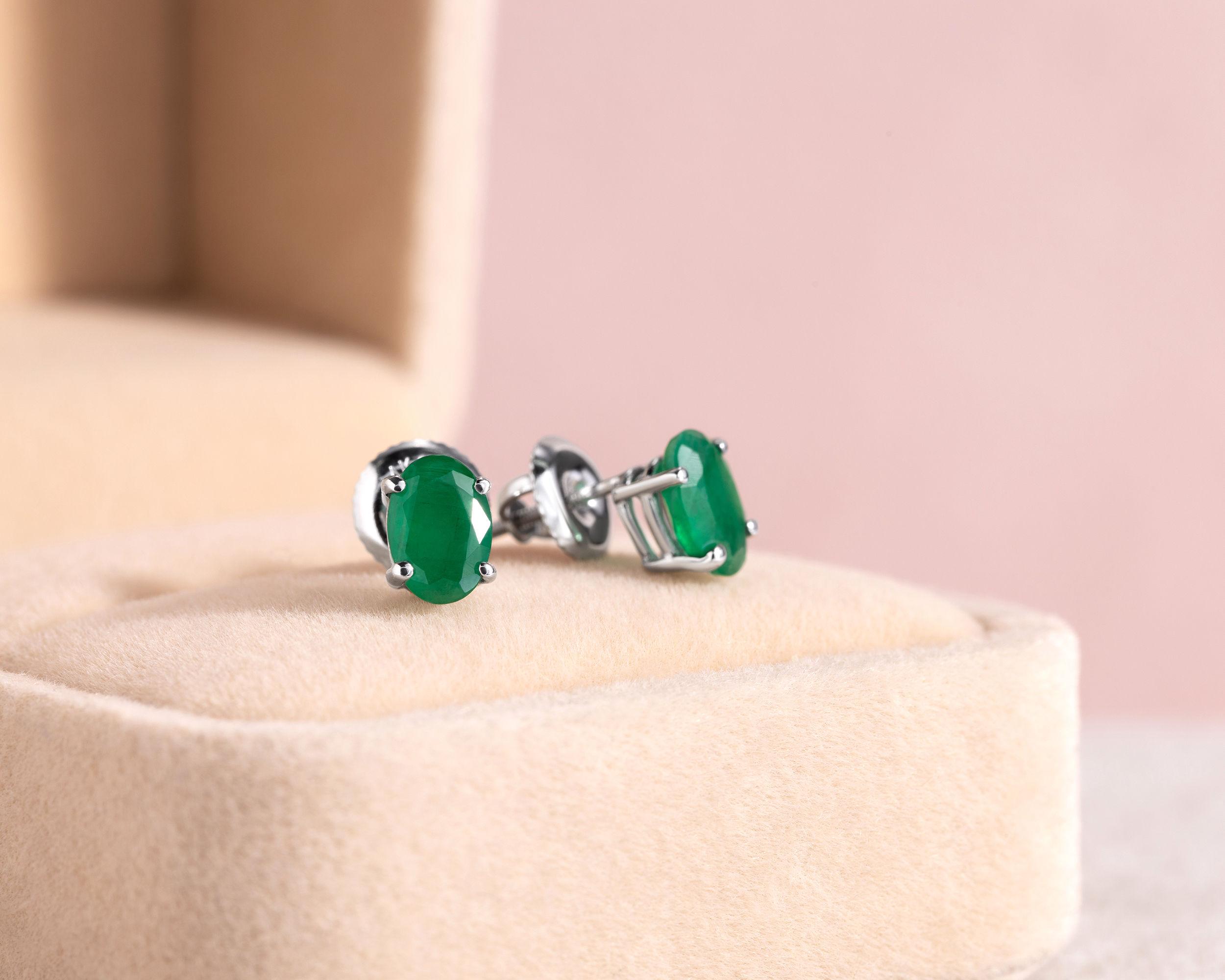45551-earrings-fine-earrings-white-gold-green-emerald-oval-transparent-nat-beryl-45551.jpg