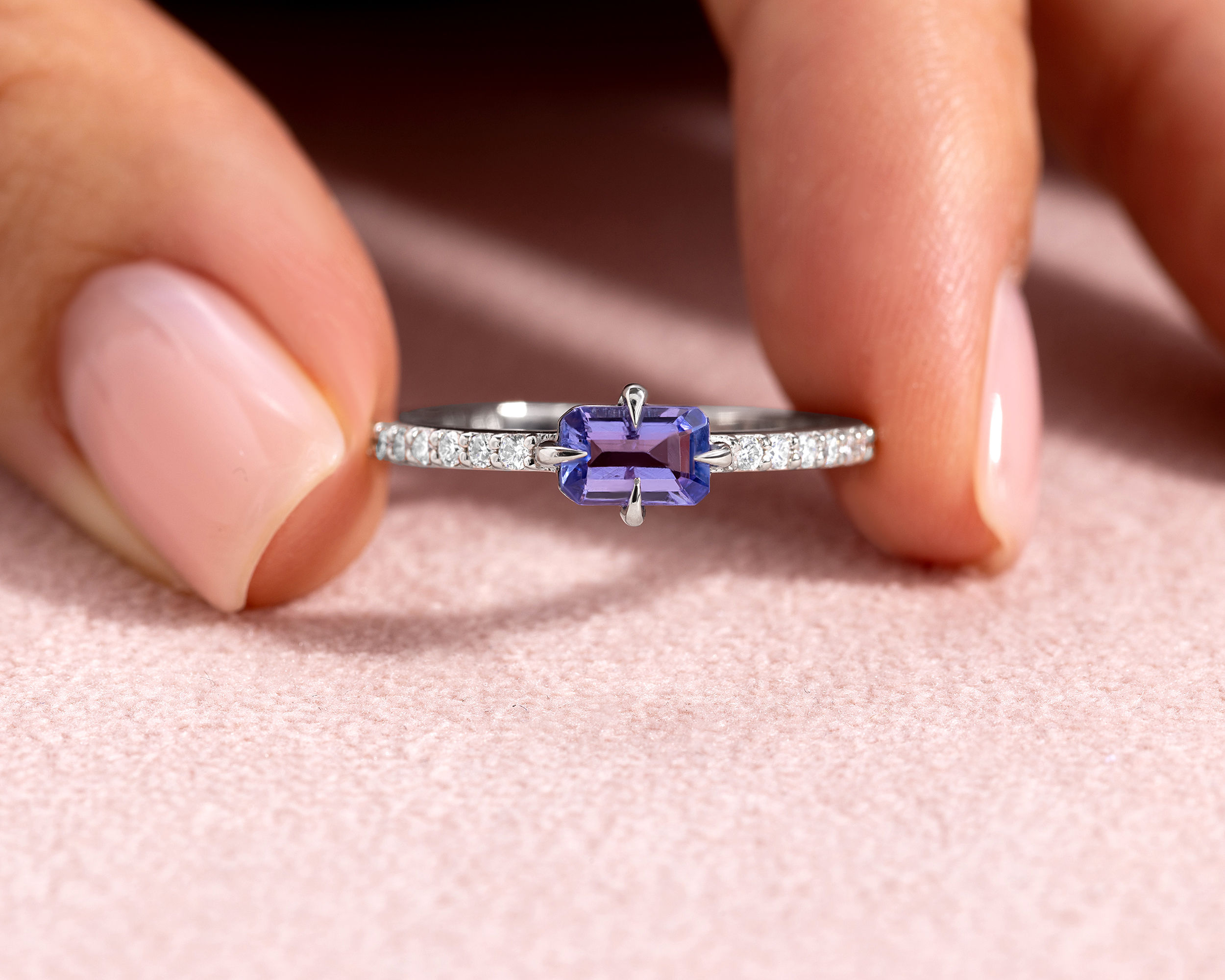 45609-ring-fine-rings-white-gold-nat-diamond-round-brilliant-e-hvs2-si2-natural-tanzanite-purple-emerald-transparent-45609-3.jpg
