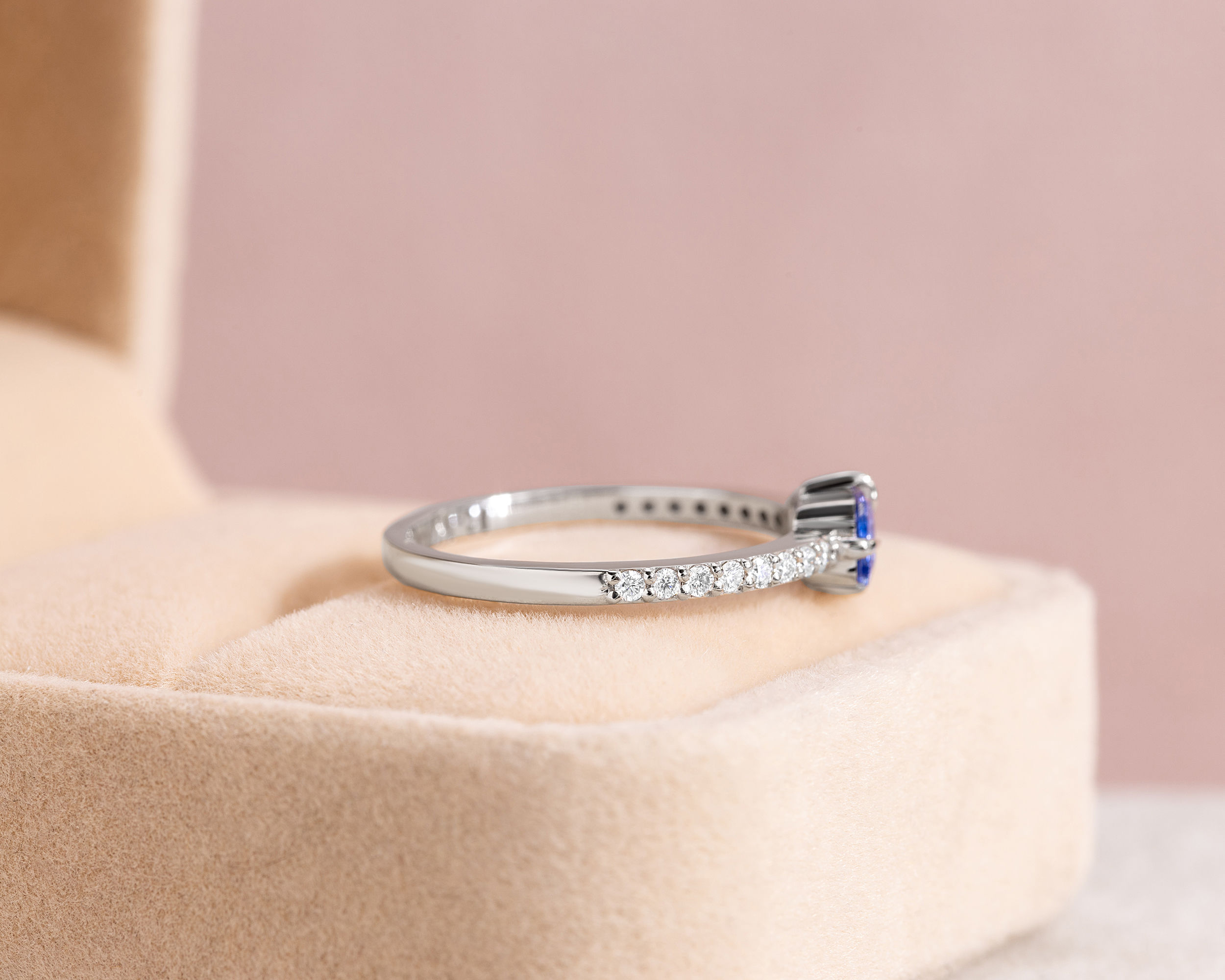 45609-ring-fine-rings-white-gold-nat-diamond-round-brilliant-e-hvs2-si2-natural-tanzanite-purple-emerald-transparent-45609.jpg