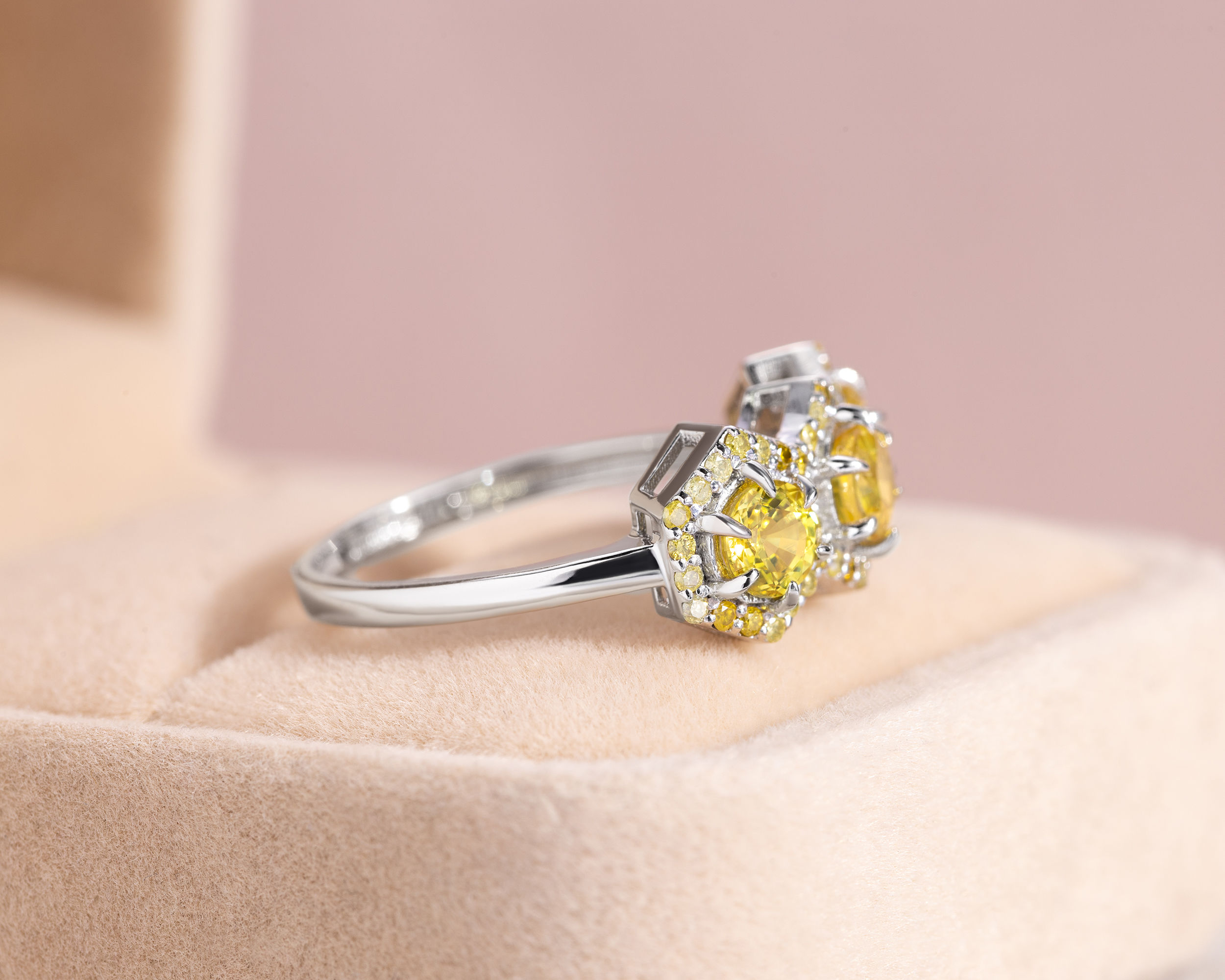 45628-ring-fine-rings-white-gold-yellow-sapphire-transparent-natural-corundum-nat-diamond-fancy-intense-yellow-fancy-vivid-yellow-si1-i2-round-brilliant-45628-2.jpg