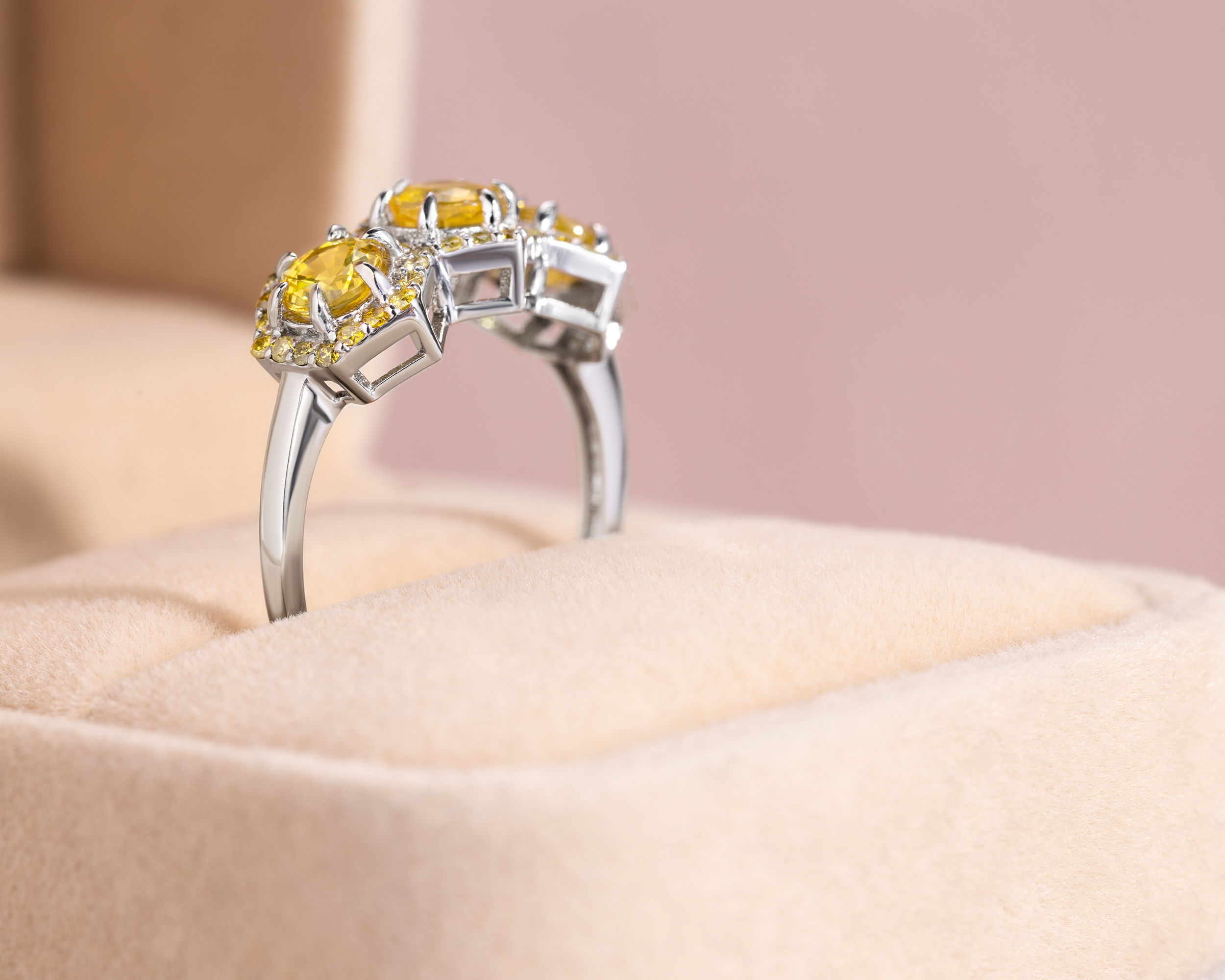 45628-ring-fine-rings-white-gold-yellow-sapphire-transparent-natural-corundum-nat-diamond-fancy-intense-yellow-fancy-vivid-yellow-si1-i2-round-brilliant-45628-3.jpg