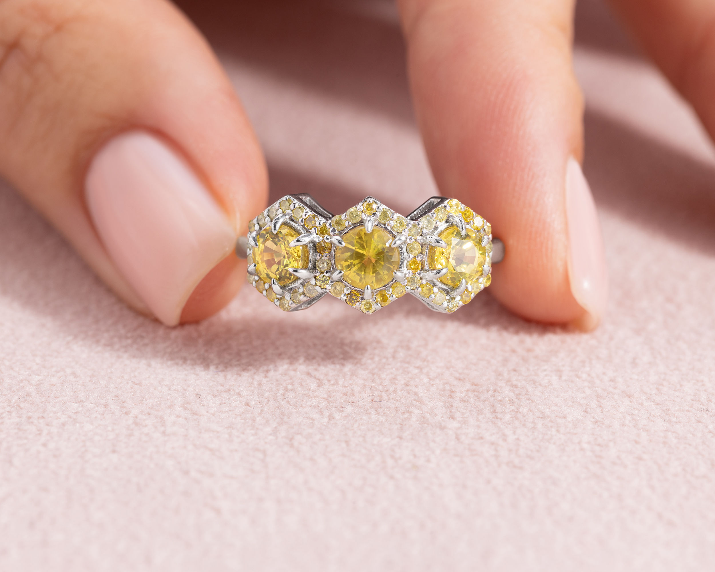45628-ring-fine-rings-white-gold-yellow-sapphire-transparent-natural-corundum-nat-diamond-fancy-intense-yellow-fancy-vivid-yellow-si1-i2-round-brilliant-45628-4.jpg