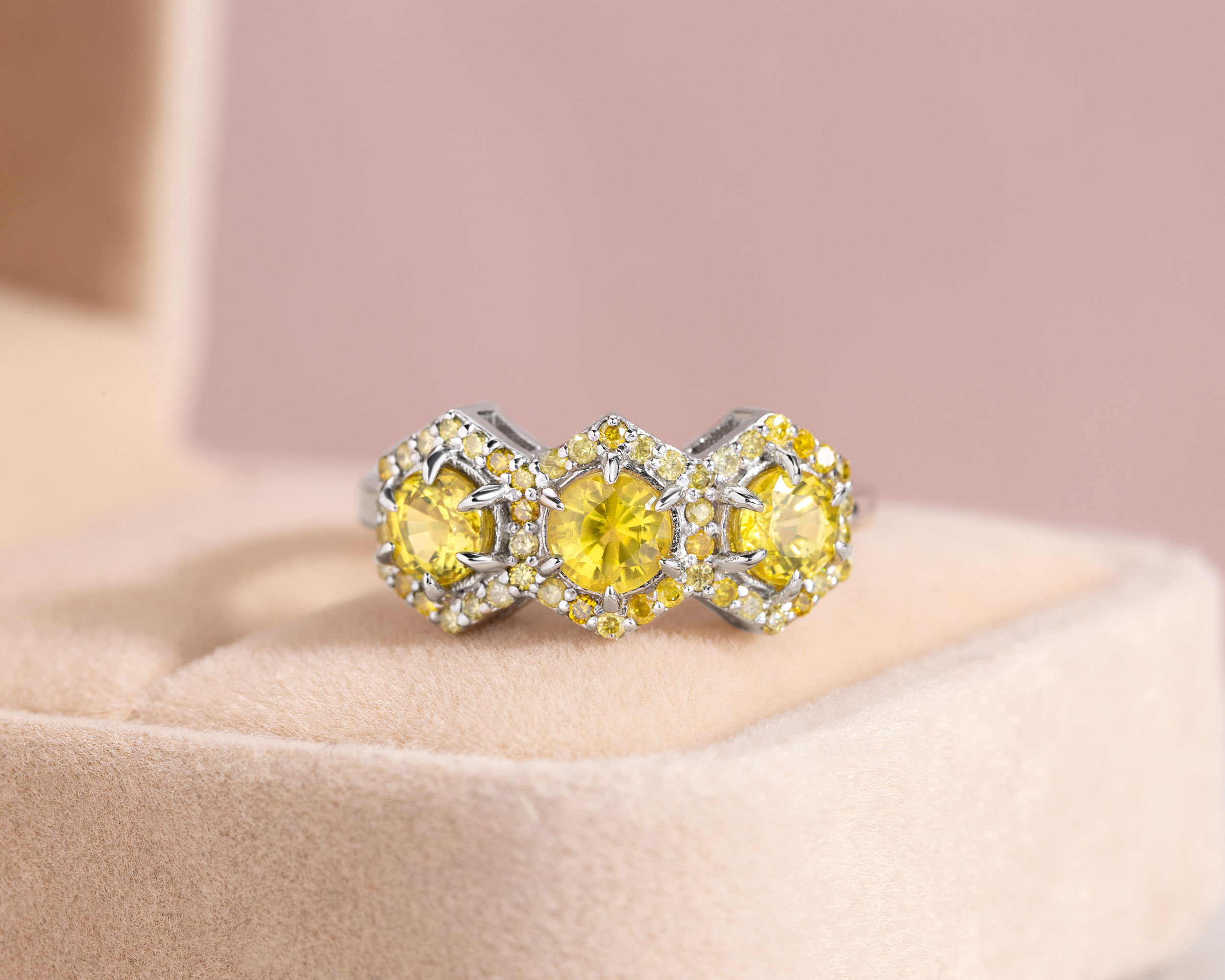 45628-ring-fine-rings-white-gold-yellow-sapphire-transparent-natural-corundum-nat-diamond-fancy-intense-yellow-fancy-vivid-yellow-si1-i2-round-brilliant-45628.jpg