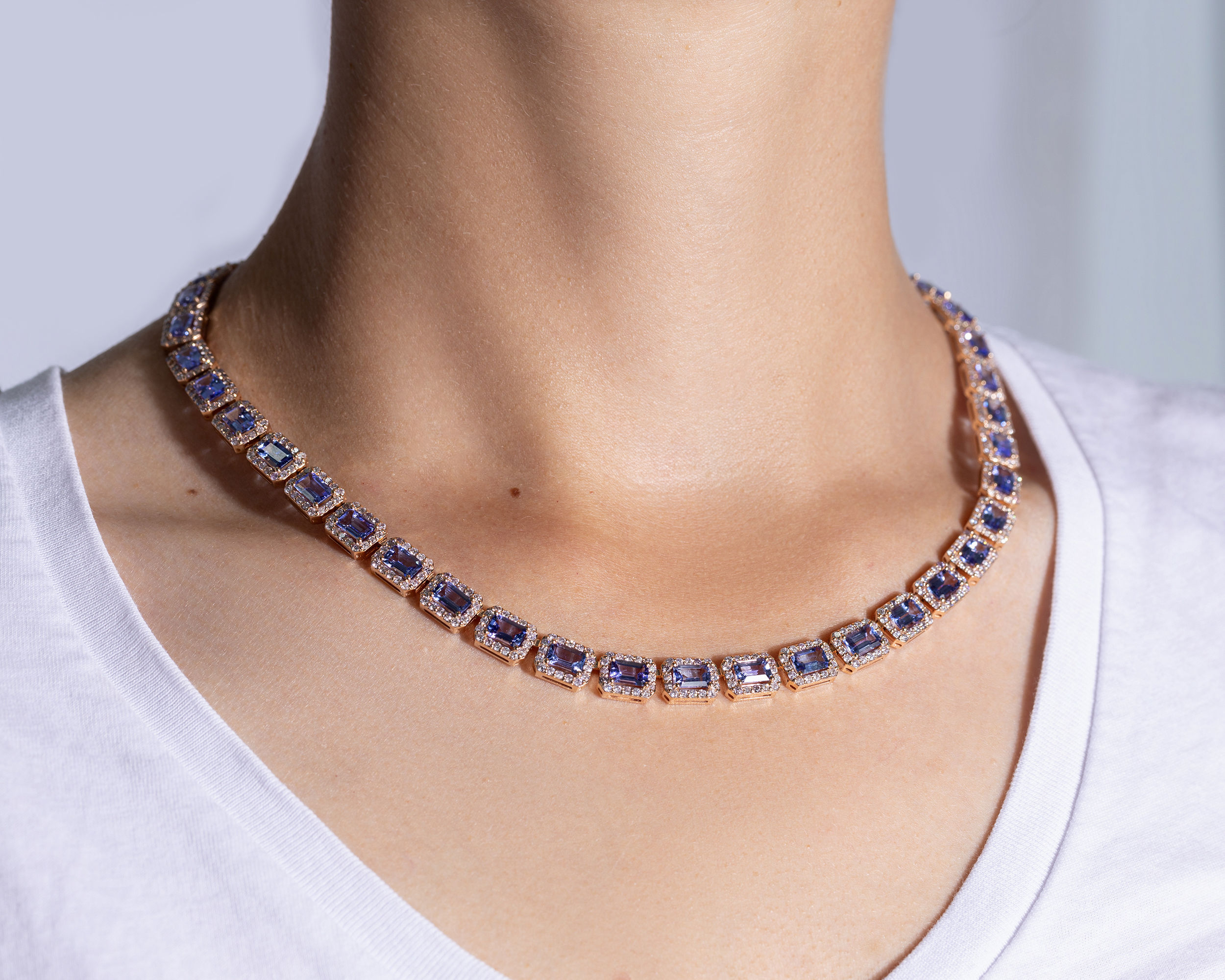 45722-necklace-fine-necklaces-and-pendants-rose-gold-nat-zoisite-violetish-blue-tanzanite-transparent-nat-diamond-faint-pink-fancy-light-purplish-pink-i1-i2-round-brilliant-45722.jpg