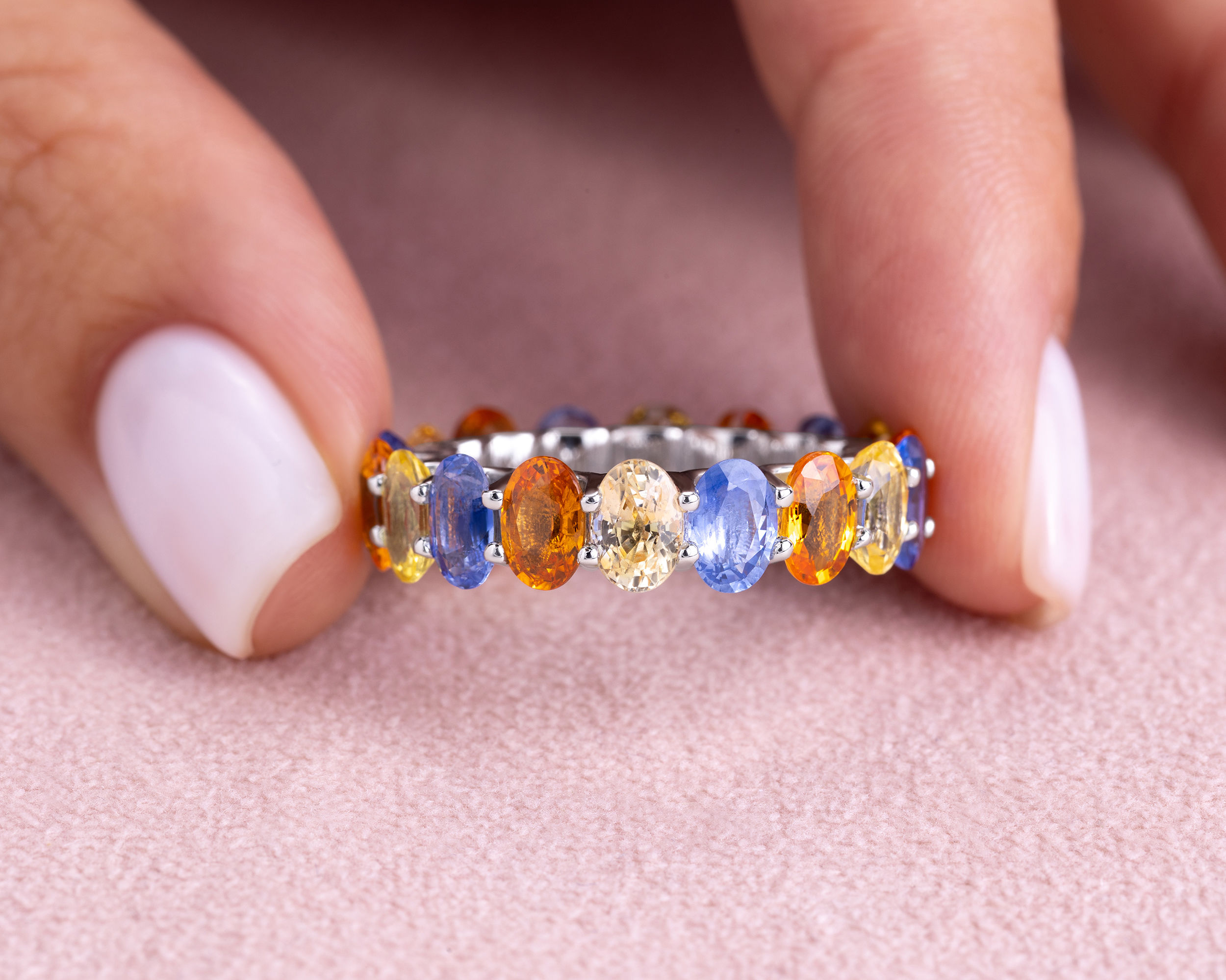 45840-ring-fine-rings-white-gold-oval-sapphire-nat-corundum-multi-colors-.jpg